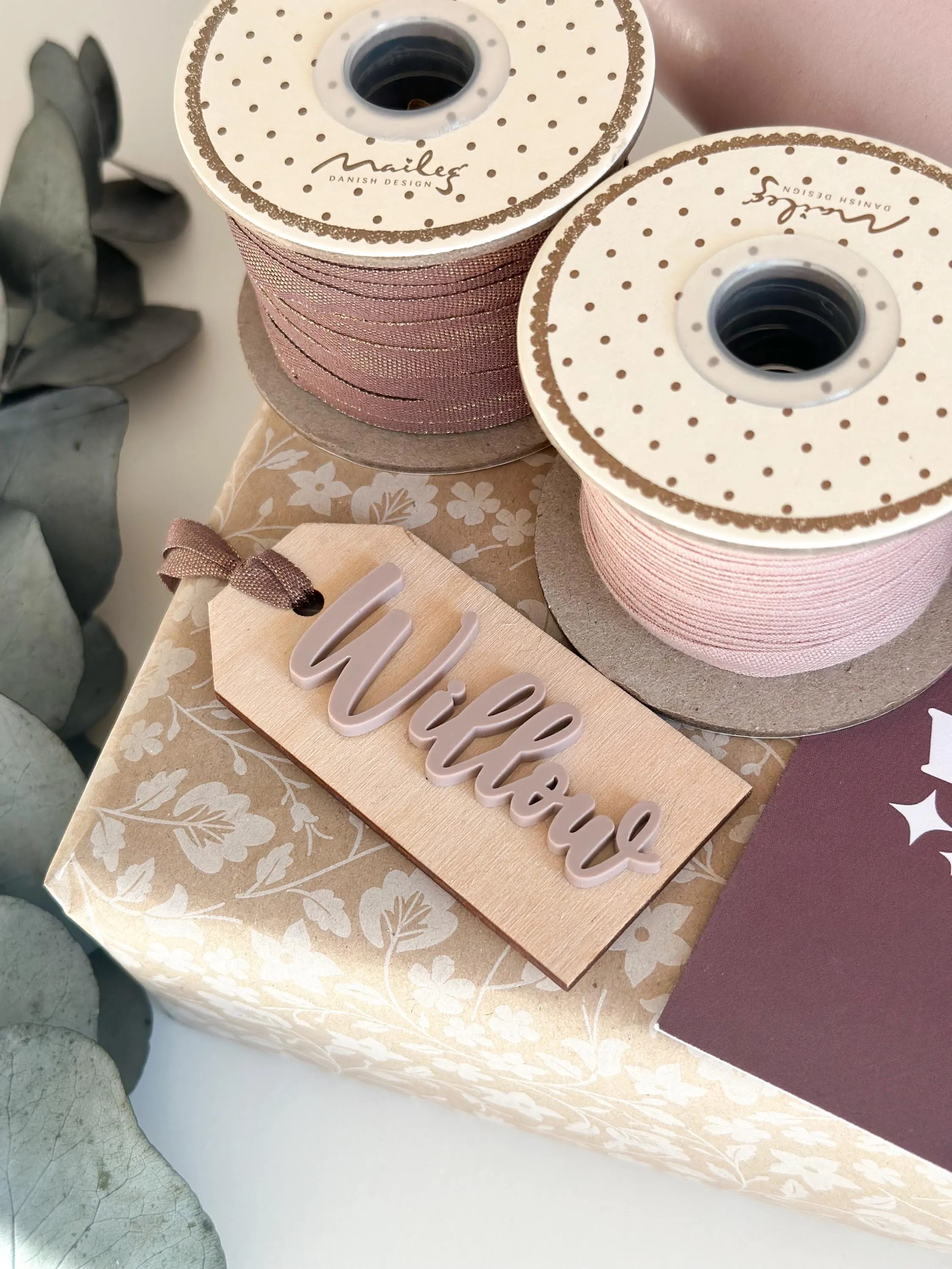Personalised Traditional Christmas Gift Tag/ Luggage Tag alternate view